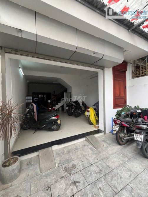 Cho thuê nhà liền kề KĐT Nghĩa Đô. Diện tích 70m2 x 4,5 tầng mặt tiền 5m, đường 10m - 2