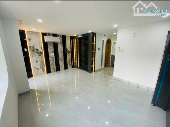 SIÊU RẺ NHÀ NGUYỄN HỮU CẦU, QUẬN 1. GIÁ 6,1TỶ/99,5M2(5,5MX18M). ĐANG CHO THUÊ 32TR/THÁNG - 1
