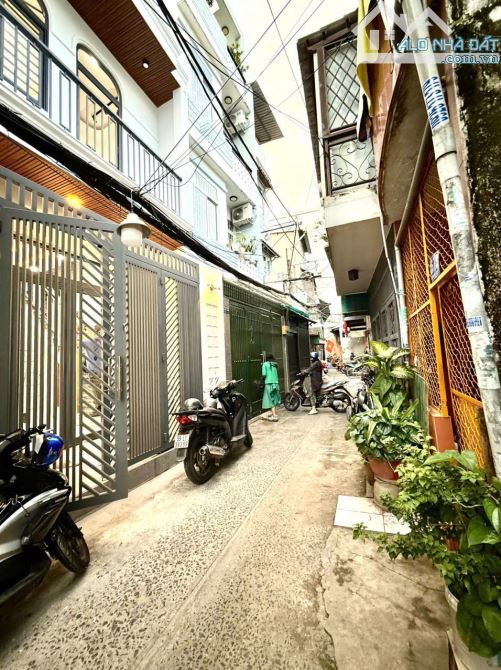 BÁN NHÀ MỚI ĐẸP 3PN - HẺM THÔNG TỨ HƯỚNG - SỔ HỒNG RIÊNG - QUẬN 11 - 2