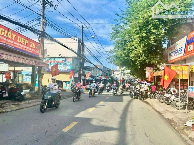 Bán gấp nhà nát mặt tiền Làng Tăng Phú. Giá 7.7 tỷ/80m2 - 2