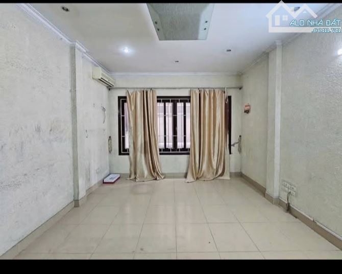 Cần bán nhà mặt ngõ 99 Nguyễn Chí Thanh ô tô tải chánh đỗ kinh doanh sầm uất. - 2
