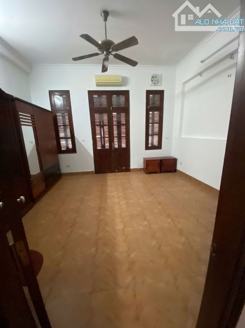 Nhà mặt phố Xuân Quỳnh - phường Yên Hòa, HN. Diện tích 95m2 x 5 tầng, Mt 5m, đường 12m - 1