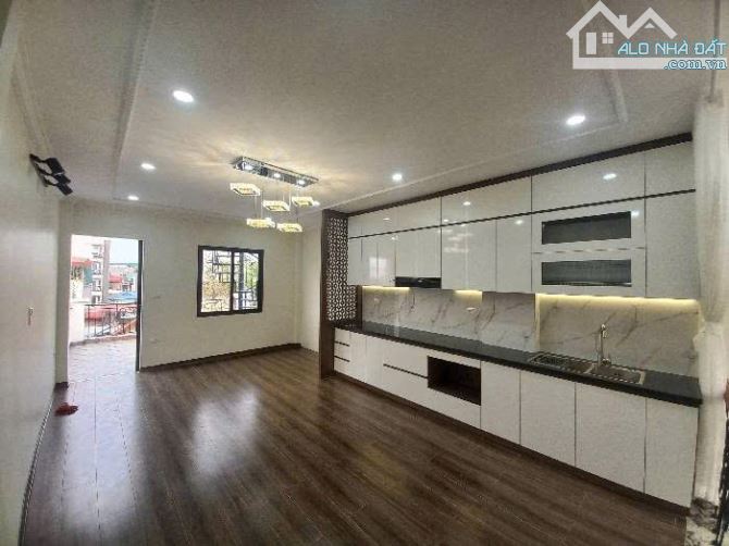 TRÍCH SÀI - HỒ TÂY - 6 TẦNG Ô TÔ VÀO NHÀ- KINH DOANH - 2