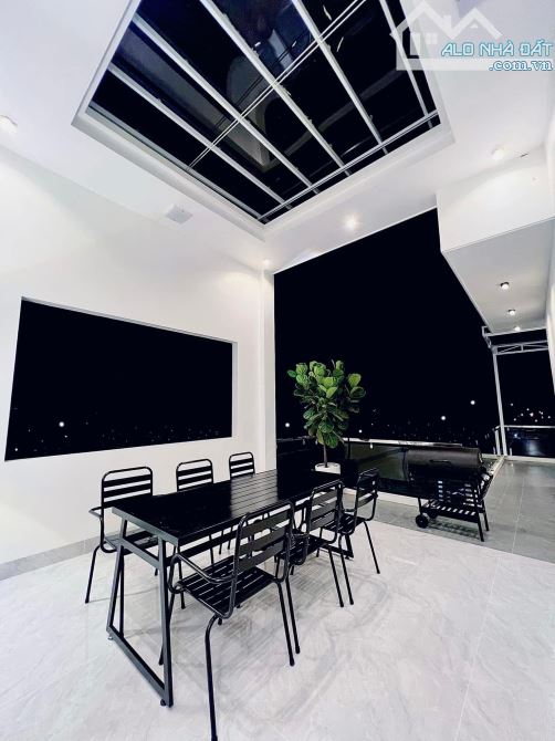 Bán nhà Ngọc Lâm, Long Biên: 38m2, 5 tầng, hơn 7 tỷ, sát phố, ô tô, full nội thất - 2