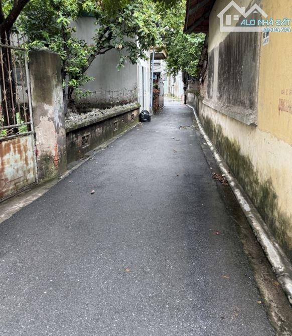 HIẾM - THỬA ĐẤT VUÔNG ĐẸP - NGÕ THÔNG - Ô TÔ - 1 NHÀ RA PHỐ - KHU VỰC PHÁT TRIỂN TỪNG NGÀY - 2