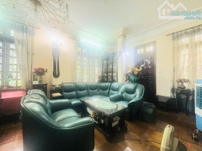 Bán BIỆT THỰ View hồ Võ Thị Sáu, Hai Bà Trưng diện tích 115m2, Ô tô - 2