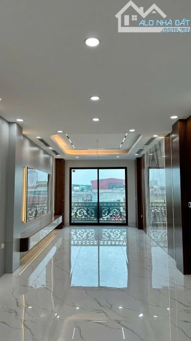 Bán nhà phố Nguyễn Phong Sắc, 66m2, 7 tầng, thang máy, gara ô tô, ngõ thông, 22 tỷ - 2