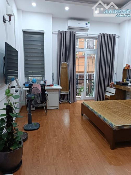 Đất vàng Nguyễn Khang chia lô ô tô vào nhà 108m 4 tầng Mt 7m giá 18 tỷ - 2