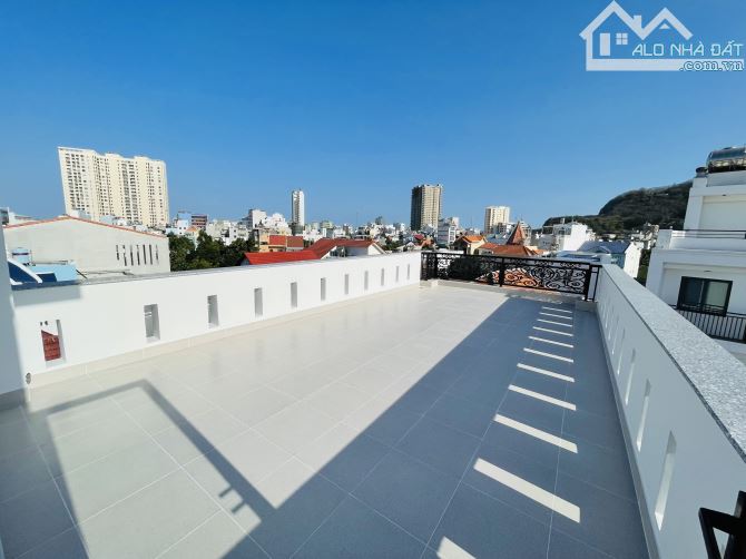 Bán khách sạn 1T3L - 1 tum có thang máy – hẻm ô tô tránh nhau - P.2 DT 141m² – Giá 16.5 tỷ - 2
