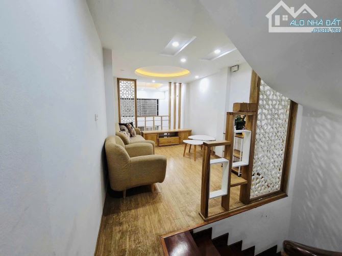 Cho thuê nhà nguyên căn ngõ 205 Định Công Thượng, 5 tầng x 40m2, 3 ngủ, 11 Triệu/th - 2