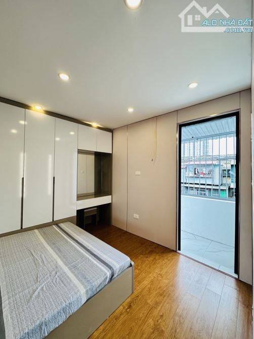 3.2 Tỷ có ngay căn TT phố Thanh Nhàn - Full nội thất - Oto đỗ dưới toà nhà. - 2