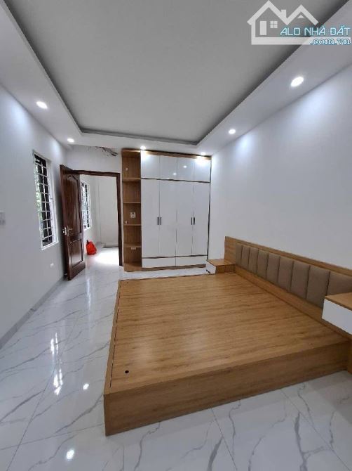 LÔ GÓC 3 MẶT THOÁNG – CÁCH PHỐ VÀI BƯỚC – Ô TÔ ĐỖ CỔNG - 2