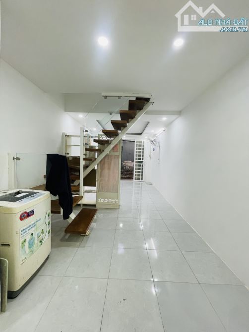 Bán nhà Nguyễn Cư Trinh Quận 1- Gần 30m2- 2PN- Gần hxh sát MT- Shr hoàn công đủ- 3 Tỷ x - 2