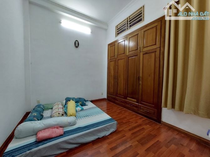 NGANG ~5M - CÁCH MẶT TIỀN ÚT TỊCH 3 CĂN NHÀ - 4PN - VỊ TRÍ CỰC ĐẸP - Bancon GT Chỉ 11T - 2