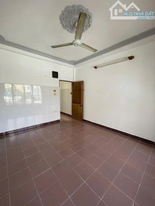 BÁN NHÀ ĐẤT THÁNH  – P.6, TÂN BÌNH –37m²(3.5 x 10.5m)- CHỈ 5.9 TỶ TL-  3 TẦNG  4 PN - 2