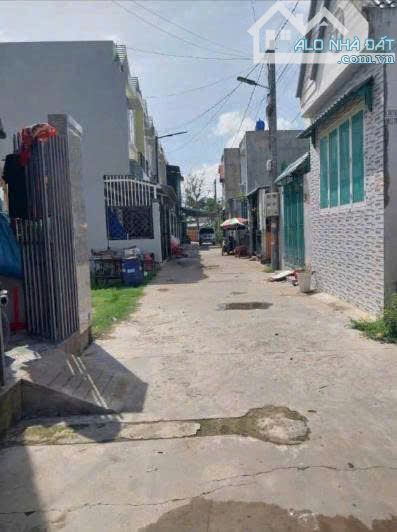Bán gấp căn nhà cấp 4 100m2 ở Tân Thông Hội giá 795 triệu sổ hồng riêng - 2