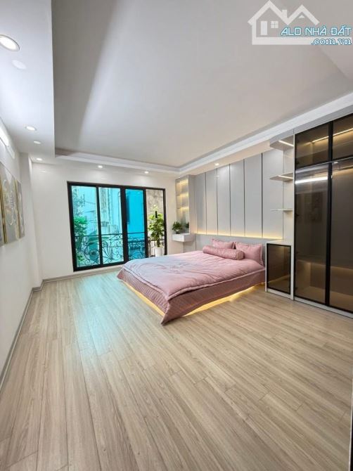 Nhà dân xây - Phố Bồ Đề - có Gara ô tô - sổ đẹp vuông - 52m - 2