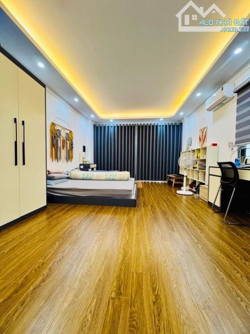 Siêu phẩm nhà đẹp Ngọc Lâm - Ô tô đỗ cổng - 2 mặt thoáng vĩnh viễn - 2