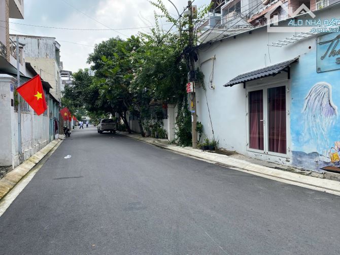 Bán gấp! Nhà góc 2MT Trúc Đường, Thảo Điền, Q2, (DT: 10x11m), 3 Tầng, SHR, Giá 26 tỷ(BL) - 2