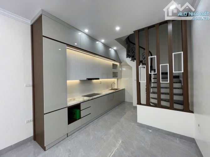 NHÀ MỚI CỤM THƯỢNG THANH - VIỆT HƯNG - 54M2 - 5 TẦNG - 20M RA ĐƯỜNG 3 LÀN XE - 6,X TỶ - 2