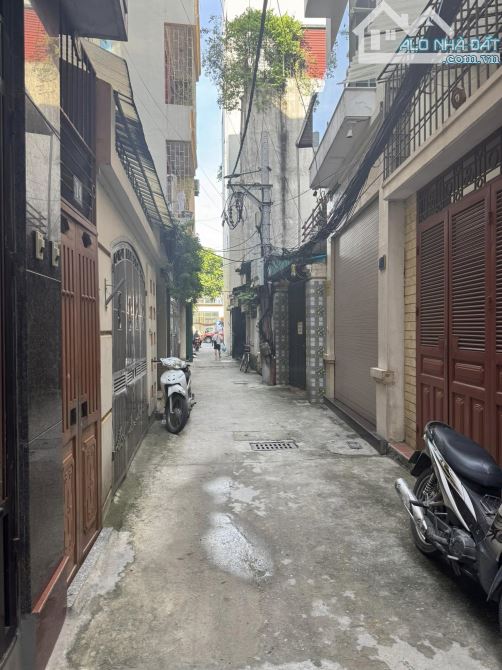 Hộ khẩu Thanh Xuân, DT 60m2, MT rộng 6m, dân xây chắc chắn, cách phố chính vài bước chân - 1