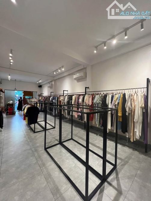 Alo Alo ! Bán gấp căn nhà 1 trệt 2 lầu ở Trung tâm Gò Dầu 120m2 - SHR- giá 790tr - 2
