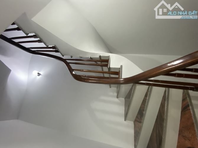 HẬU ÁI HOÀI ĐỨC- Ô TÔ NGỦ TRONG NHÀ - DÒNG TIỀN SIÊU TỐT - 2