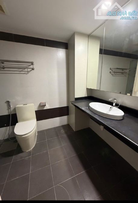 Bán nhà 5 tầng 70m2 Láng Hạ - Kinh doanh Sang- Ở sướng - Giá Đầu tư: 24 Tỷ - 2
