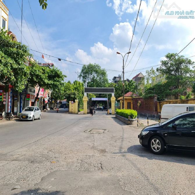 Bán đất Trâu Quỳ, Gia Lâm, 56m2 ô tô, 2 nhà ra trục chính cổng học viện. Lh - 2