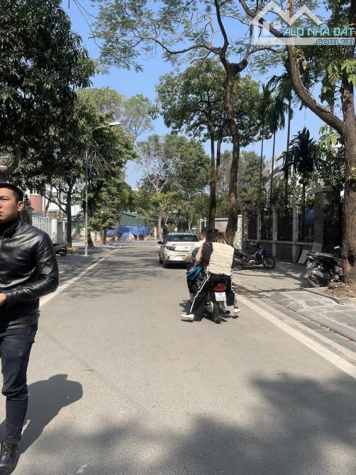 Bán Biệt Thự Khu Đô Thị Định Công - Vỉa hè Không lỗi Phong Thuỷ. DT 360M2. Giá 116 Tỷ. - 2