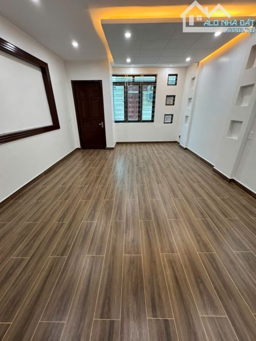Bán nhà mặt ngõ ô tô đỗ cửa 3.5 tầng sạch sẽ đẹp 2 mặt thoáng mát tuyến 2 Ngô gia tự - 2