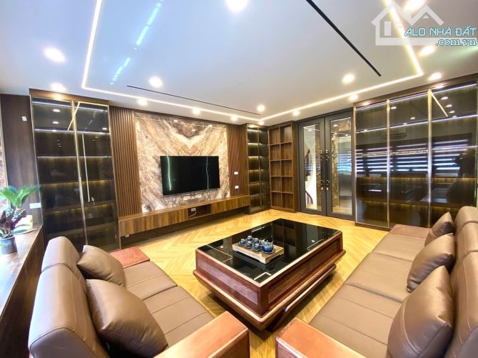 PHỐ CHÍNH VIỆT HƯNG - 6 TẦNG THANG MÁY - FULL NỘI THẤT SANG TRỌNG - Ô TÔ NGỦ TRONG NHÀ - 2