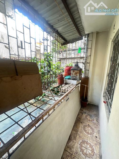 Cần bán Tập Thể Bách Khoa - Tầng 2 - 90m2 x 3 ngủ 1 khách 1 bếp 1 phòng ăn 2 bancong 2 vs - 2