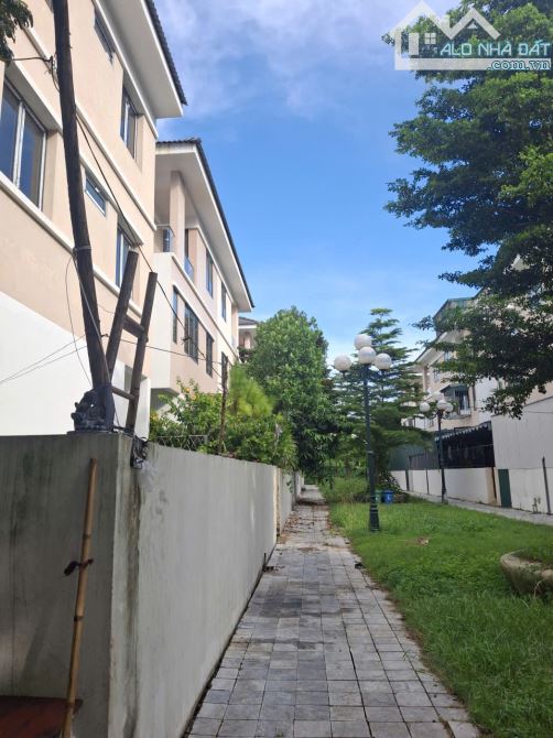 BÁN BT AN QUÝ VILLA KĐT DƯƠNG NỘI LÔ GÓC SIÊU THOÁNG- 236M2 GIÁ CHỈ 189TR/M² - 2