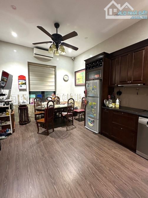 Võng Thị, Tây Hồ - Lô góc 2 thoáng - MT H.I.Ế.M có 8,2M - DT lý tưởng 88m*3 tầng -20,9 tỷ - 2