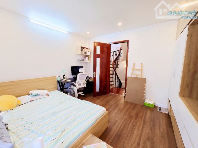 VIỆT HƯNG Ở NGAY - 4 TẦNG MỊN MÀNG - Ô TÔ NGÀY ĐÊM - 6 TỶ NHỎ - 2