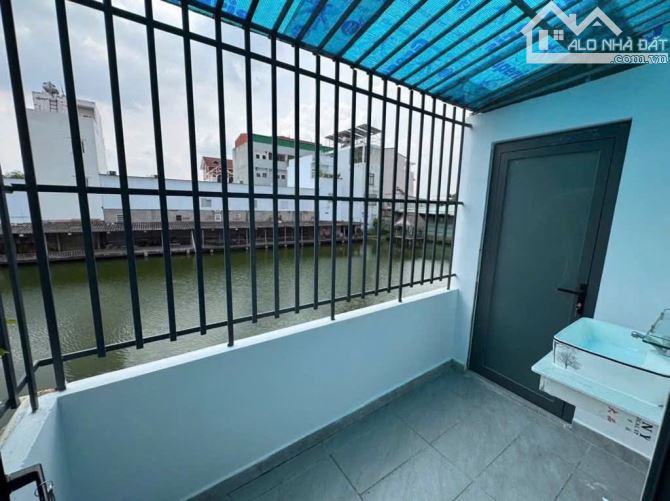 Hẻm xe hơi 1 / đường Bưng Ông Thoàn , P Phước Long B , Q9
5x20 , 2 tầng , 4 PN, 3 Wc - 2