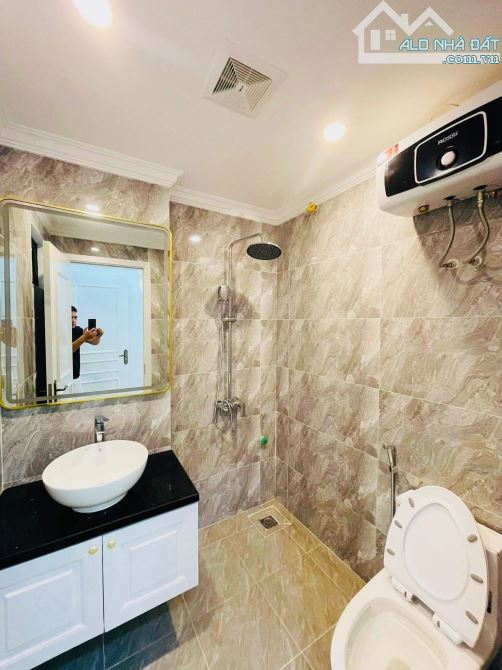 BÁN NHÀ KIM NGƯU (QUẬN HBT) - 42M2 x 5 TẦNG THANG MÁY - NGÕ NÔNG GẦN PHỐ. - 2