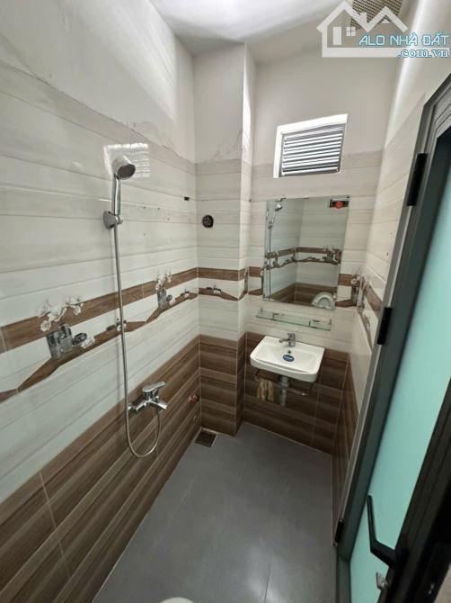 Nhà đúc 2 tầng tâm huyết hẻm ô tô Phú Nông - 3