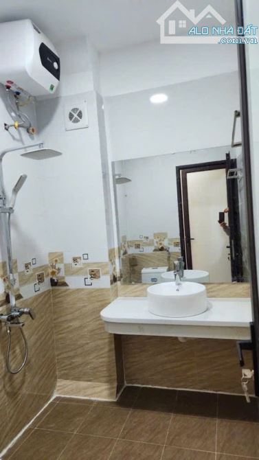 Nhà Đẹp 5 Tầng Gần Phố – Giá Tốt 🔥 Bán nhà mới Hồ Tùng Mậu – gần Cầu Giấy 📐 36m² | 5 tần - 3