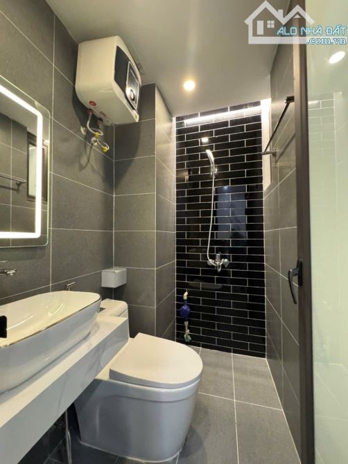 TRUNG TÂM ĐỐNG ĐA - 7 TẦNG THANG MÁY - 11 PHÒNG CHO THUÊ KHÉP KÍN - DOANH THU 700TR/NĂM - 3