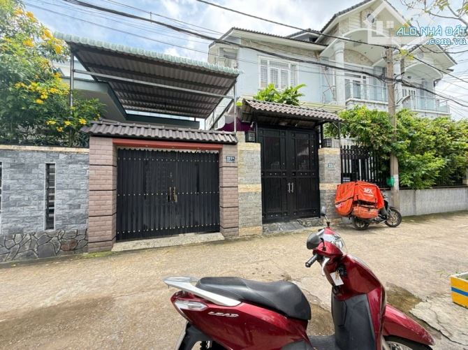 BÁN ĐẤT HBP TẶNG NHÀ TIỀN CHẾ ĐANG CHO THUÊ 5TR - 105M2(4.5 ❌23M)  NGAY NGÃ TƯ CẦU VƯỢT HI - 3