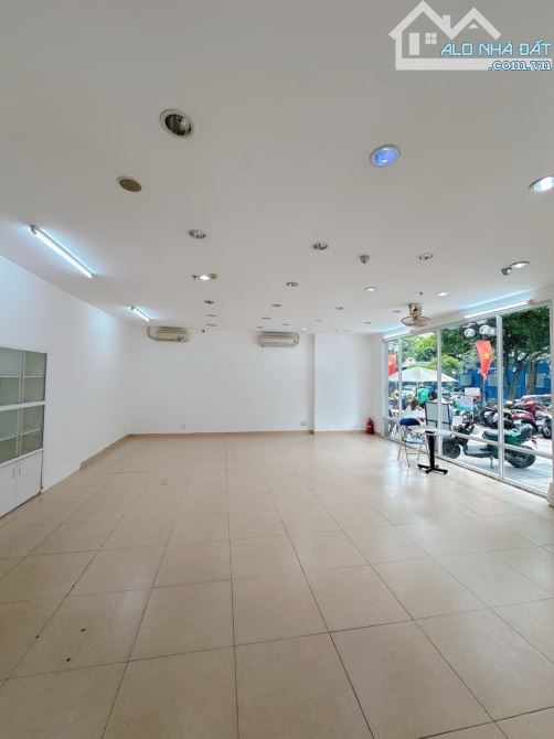 Bán nhà MT Kinh Doanh ShopHouse 2 Tầng gần sân bay 162,6m2 có dòng tiền - 3