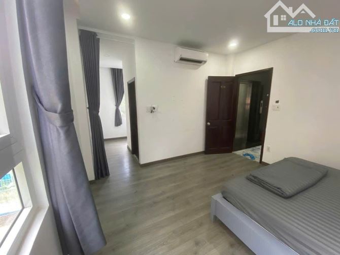 Ngộp Bank : CHDV 2 Mặt tiền ngay PHAN XÍCH LONG, DT: 11x18m, 4 Tầng, HĐT : 4.300$/Th - 3