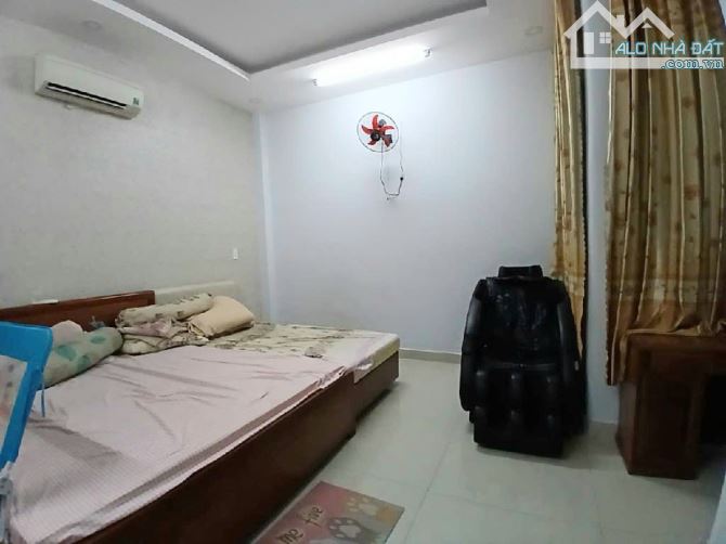 Nhà 3 tầng, 95m2, Trung tâm Phước Long B, Quận 9 - 3