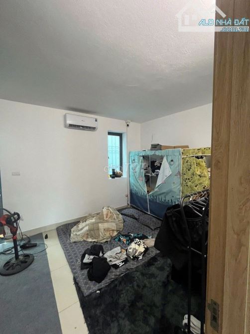 Cho thuê nhà liền kề KĐT Nghĩa Đô. Diện tích 70m2 x 4,5 tầng mặt tiền 5m, đường 10m - 3