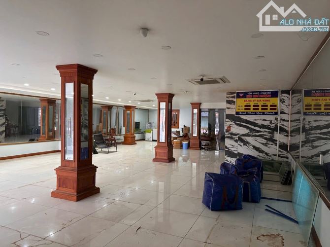 Bán nhà mặt tiền Phạm Ngọc Thạch 872(m2) Trệt 3 Lầu gần Bệnh viện 512 Giường - 3