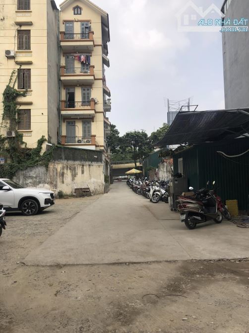 BÁN MẢNH ĐẤT VÀNG SIÊU HIẾM 3270m2 - VỊ TRÍ CÓ 1102 TRUNG TÂM QUẬN CẦU GIẤY - 3