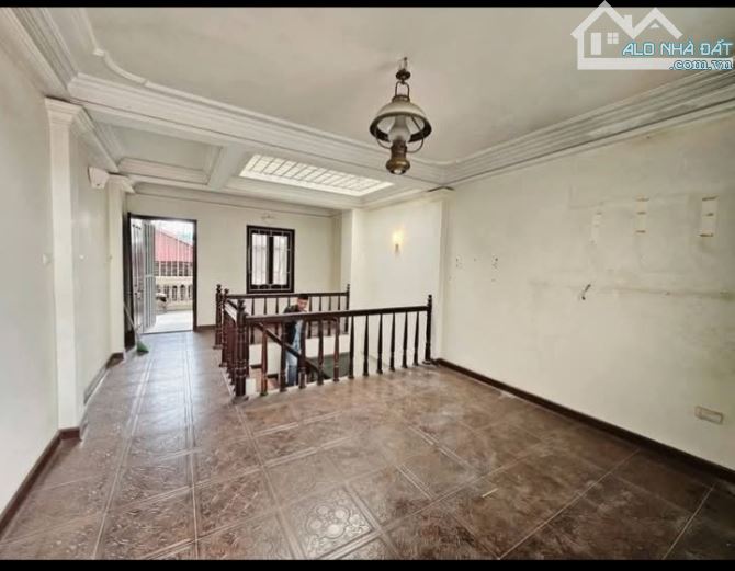 Cần bán nhà mặt ngõ 99 Nguyễn Chí Thanh ô tô tải chánh đỗ kinh doanh sầm uất. - 3