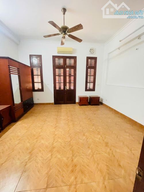 Nhà mặt phố Xuân Quỳnh - phường Yên Hòa, HN. Diện tích 95m2 x 5 tầng, Mt 5m, đường 12m - 2